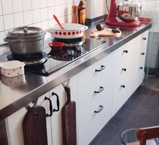 廚房不銹鋼臺面用了8年,告訴你究竟好不好,很多人都想錯了